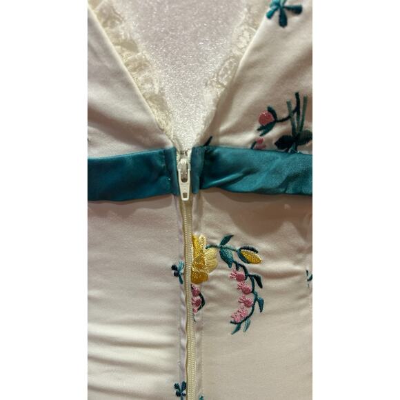 Vintage Y2K Betsey Johnson Babydoll Dress Sz 4 Floral Embroidered Pin Up Lace - Picture 9 of 13